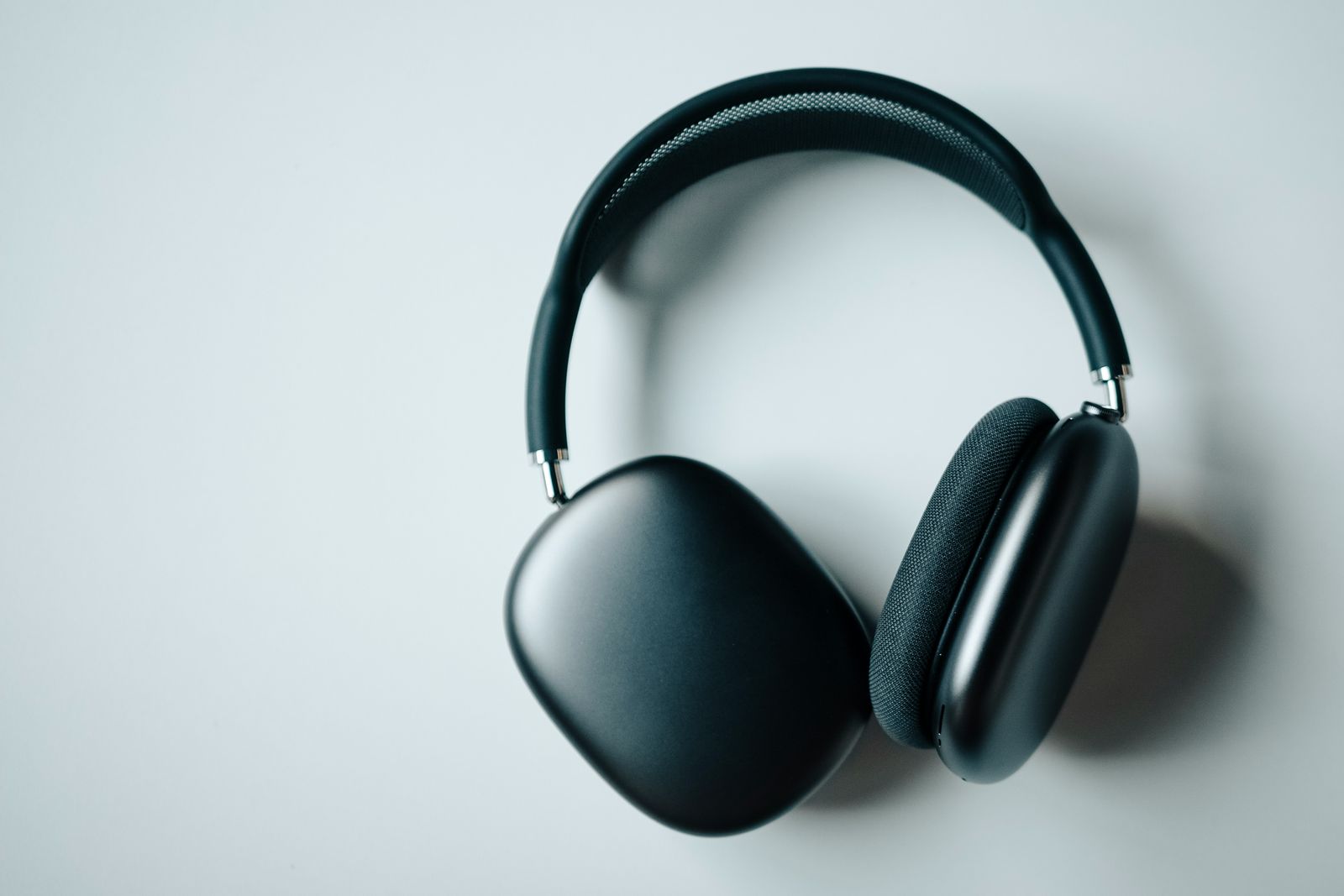 I Wore Noise-Cancelling Headphones at My Desk for 30 Days — Here's the Honest Verdict