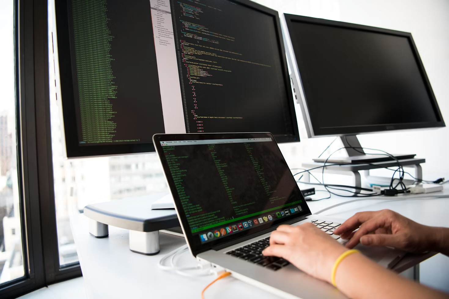 The Multi-Monitor Setup Everyone Swears By — Here's Why I Ditched Mine