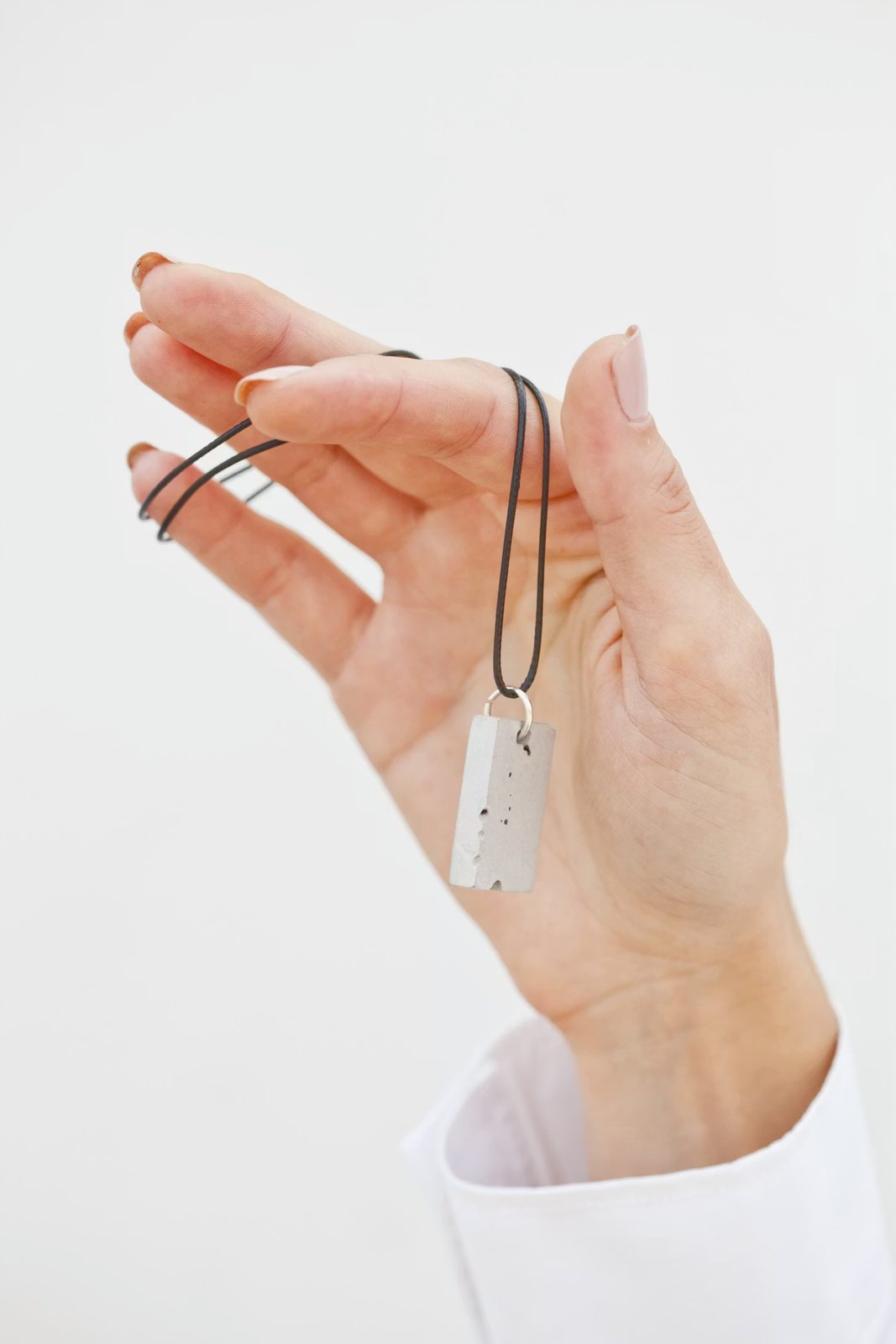 I Wore an AI Pendant That Transcribes My Life for 30 Days — Here's the Honest Verdict